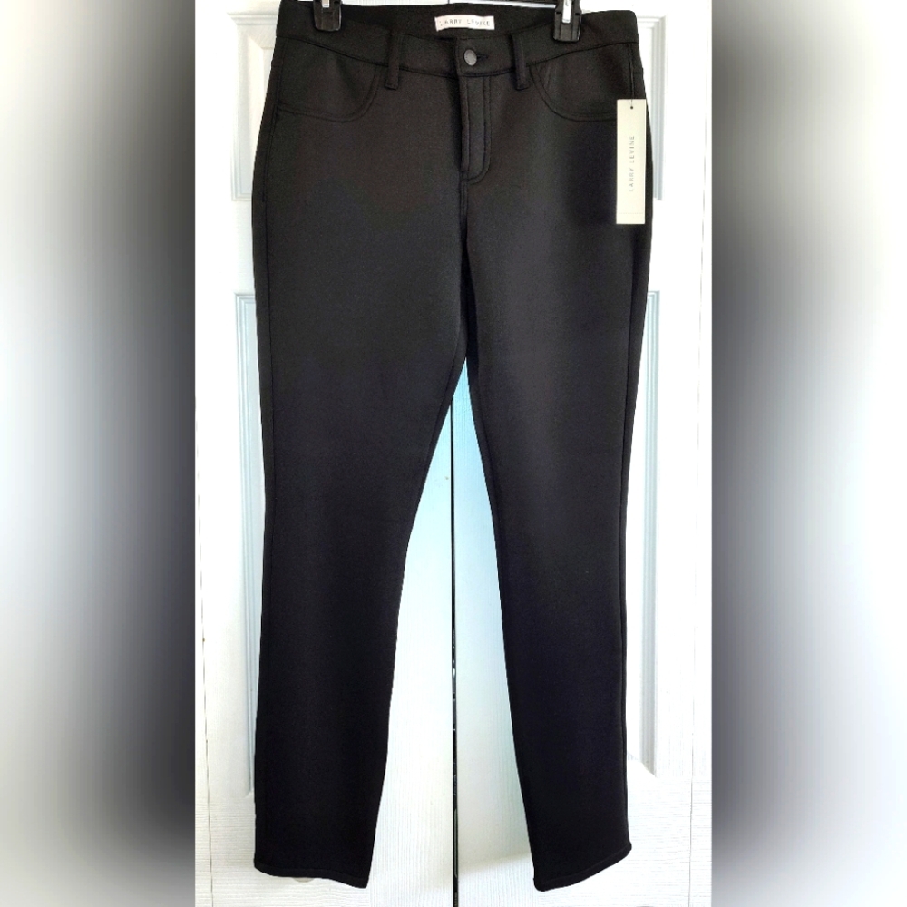NWT.... Women's Larry Levine Skinny Leg Pant, Size 10.